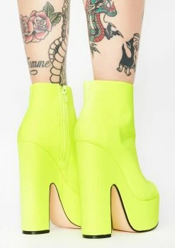 New 𧨠Lemon Drop By Privileged Neon Yellow Sandspur Peep Toe π Heels π 7 Lemon Drop By Privileged Neon Yellow Sandspur Peep Toe Heels