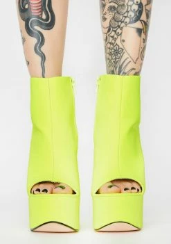 New 𧨠Lemon Drop By Privileged Neon Yellow Sandspur Peep Toe π Heels π 6 Lemon Drop By Privileged Neon Yellow Sandspur Peep Toe Heels