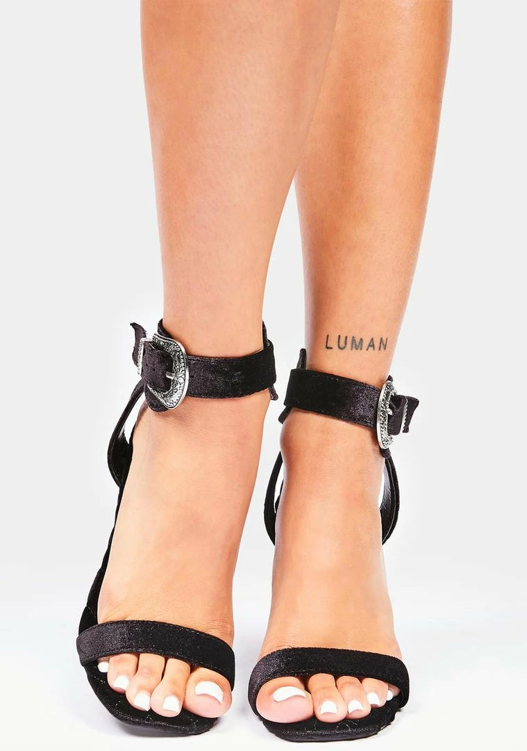 Outlet π₯° Lemon Drop By Privileged White Archie Slip On π Heels β 5 Lemon Drop By Privileged White Archie Slip On Heels